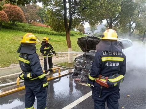 突发！九江街头汽车自燃 同一天已发生两起手机新浪网