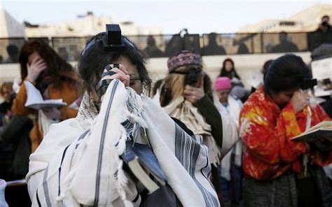 Orthodox Girls Fight For The Right To Don Tefillin The Times Of Israel