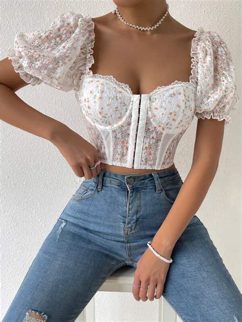 SHEIN Privé Top corto con estampado floral escote corazón de manga