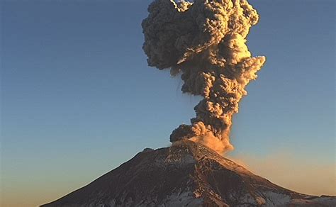 Video Graban La Fuerte Explosi N Del Volc N Popocat Petl