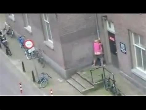 Jeune Mate Une Milf Se Faire Baiser Contre Un Mur Dans La Rue XVIDEOS