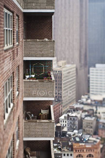 High rise apartment building in New York, USA — architecture, tourism - Stock Photo | #253821180