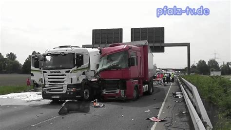 Und Wieder Ein Schwerer Unfall Mit Mehreren Lkw Auf Der A Beim Kreuz