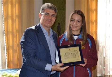 Cava Il Sindaco Servalli Premia La Giovane Campionessa Mondiale