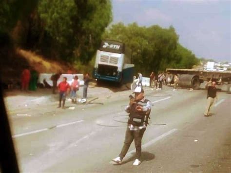 Autobús De Pasajeros Choca Contra Tráiler En La México Querétaro Hay Más De 50 Heridos La