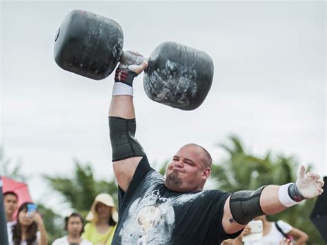 Watch The Worlds Strongest Man Lift 975 Pounds For The Win