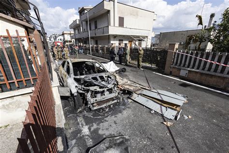 Incidente Aereo Scontro Tra Due Velivoli Militari A Guidonia Morti I Piloti Sky Tg24