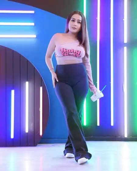 Neha Kakkar Top 20 Hot Pics And Photo