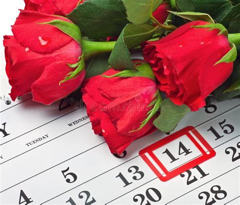 Las Rosas Ponen En El Calendario Con La Fecha De La Tarjeta Del Día De