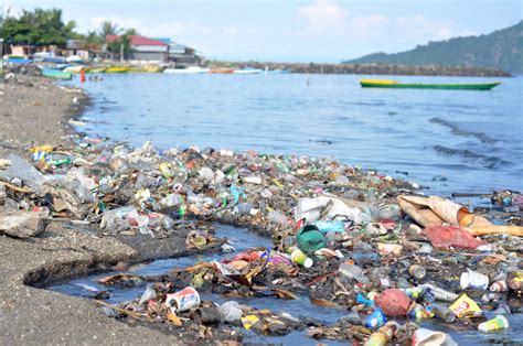 Sampah Menggunung Hingga Terumbu Karang Rusak