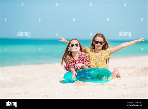 Portrait de fille 12 13 ans bikini Banque de photographies et dimages à haute résolution Alamy