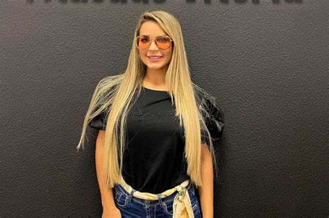 Deolane Bezerra responde se já beijou alguém após morte do Mc Kevin