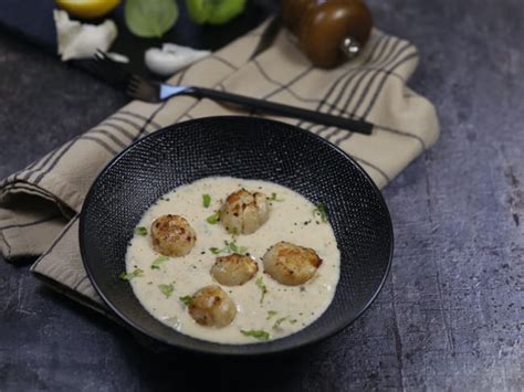 Pétoncles à la crème ail citron et basilic au vin blanc recette