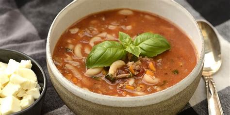 Lasagnesuppe lækker suppe med hakket oksekød og pasta