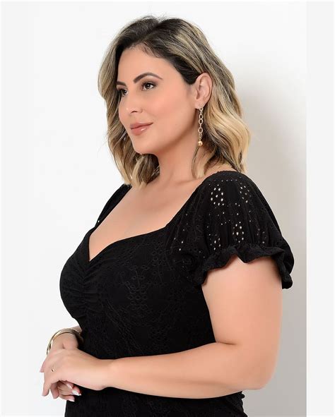 Riachuelo Vestido Midi Preto Decote Coração em Lese Plus Size