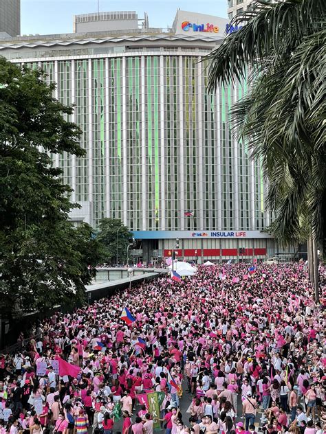 Manila Bulletin News On Twitter Mbseppedrajas Humungous Crowd Along