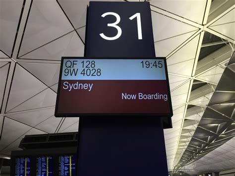 Review: Qantas 747-400 Business Class from Hong Kong to Sydney - Live and Let's Fly