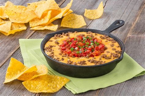 Beef Queso Fundido Dip Recipe | Tostitos.ca