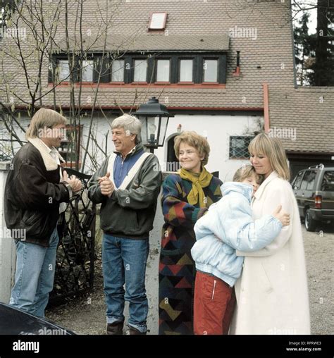 GLÜCKLICHE FAMILIE Kleine Kinder Große Sorgen Jörg Grünler VOLKER