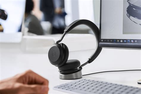 World-class audio engineering for industry-leading call quality | Jabra Evolve2 75