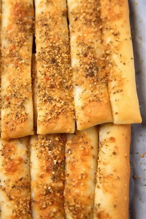 Copycat Pizza Hut Breadsticks