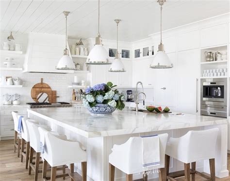 Sophisticated Beach Cottage Kitchens