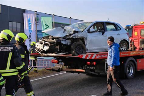 Sekundenschlaf Zwei Frauen Bei Unfall In Ottensheim Schwer Verletzt