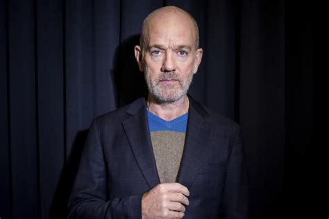 Michael Stipe ex vocalista de R E M anuncia su álbum debut como