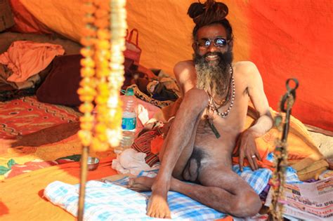 Pasa En Varanasi As Se Preparan Varanasi Y Los Naked Babas Para El