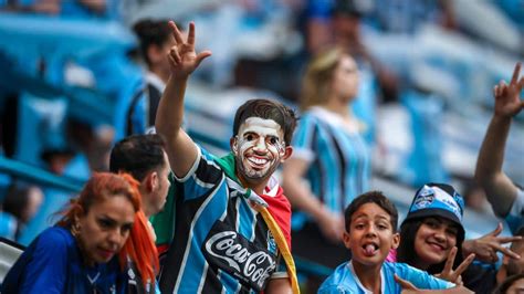 Renato Entrega Seu Dvd Para Su Rez E Torcida Vai A Loucura