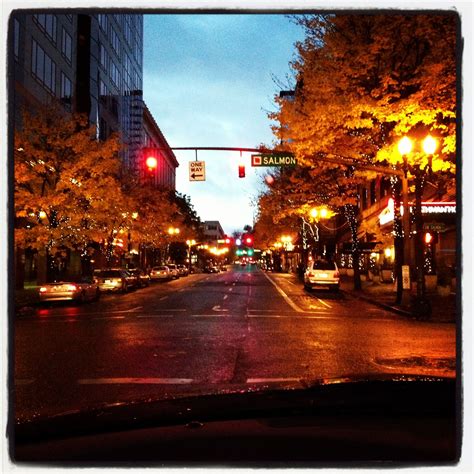 Downtown Portland Oregon early in the morning. | Downtown portland