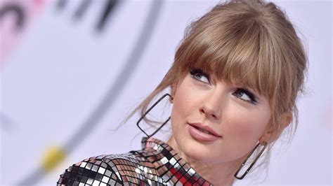 Taylor Swift Is Making Another Political Statement on Instagram | Glamour