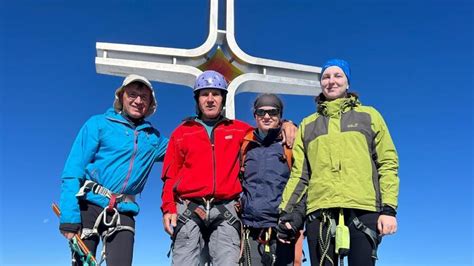 3 Generationen am Gipfel von König Ortler Panorama stol it