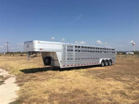 2024 Platinum Coach 32 ft Livestock Trailer | Horse Trailers and Living ...