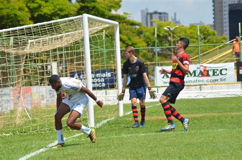 Flamengo Sp Surpreende Francana E Coloca Um P Na Semi Da Segundona