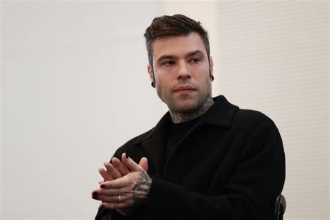 Fedez Contro Morgan «io Non Devo Leccare I Piedi A Meloni E Sgarbi