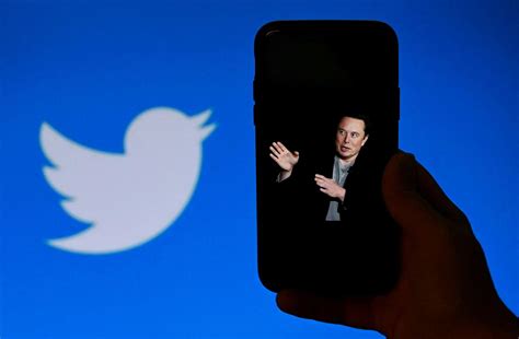 Un an après le rachat de Twitter par Elon Musk climat de peur