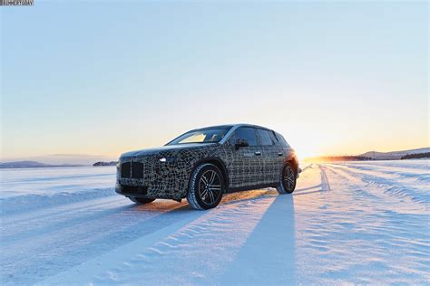 BMW iNext Erlkönig Video zeigt Elektro SUV driftend im Schnee