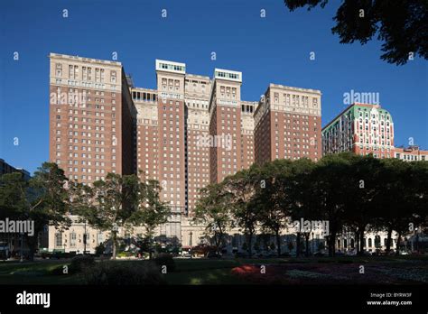 Hilton Chicago Luxury Hotel Chicago Illinois Usa Stock Photo Alamy