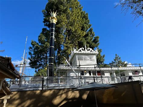 Photos Mark Twain Riverboat Sports New Paint Job At Disneyland Wdw
