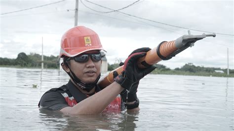 Upaya PLN Amankan Aset Kelistrikan Saat Banjir Di Kabupaten Kapuas