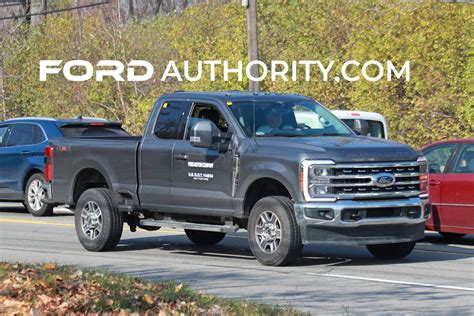 2023 Ford F-250 Super Duty Lariat SuperCab: Photos