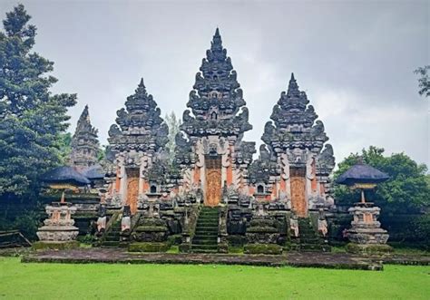 Pura Mandara Giri Semeru Agung Di Lumajang Tertua Di Nusantara