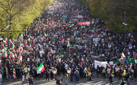 Iran Protests Trigger Solidarity Rallies In Us Europe