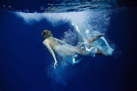 Maui Underwater Photographers Couples Portraits Love Water Photography