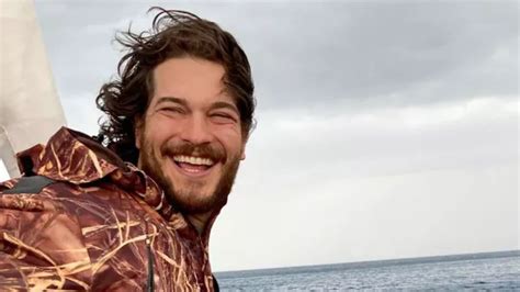 Çağatay Ulusoy un son hali sosyal medyada gündem oldu Saçını sakalını