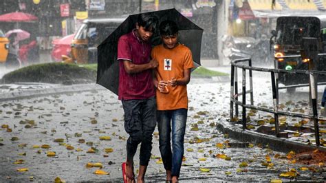 Weather Update দক্ষিণবঙ্গে ভারী থেকে অতি ভারী বৃষ্টি জারি সতর্কতা