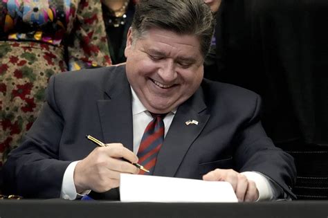 Gubernator Illinois J B Pritzker Podpisa Dwie Ustawy Maj Ce Na Celu