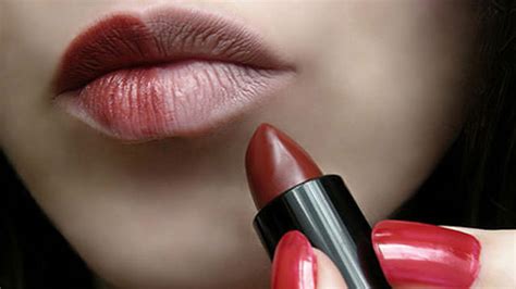 Step By Step Procedure To Apply Lipstick Perfectly