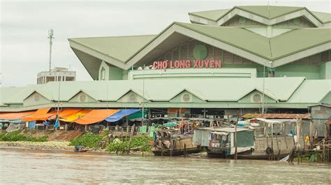 Long Xuyen Floating Market - An Giang Unique Life On The River | IZITOUR